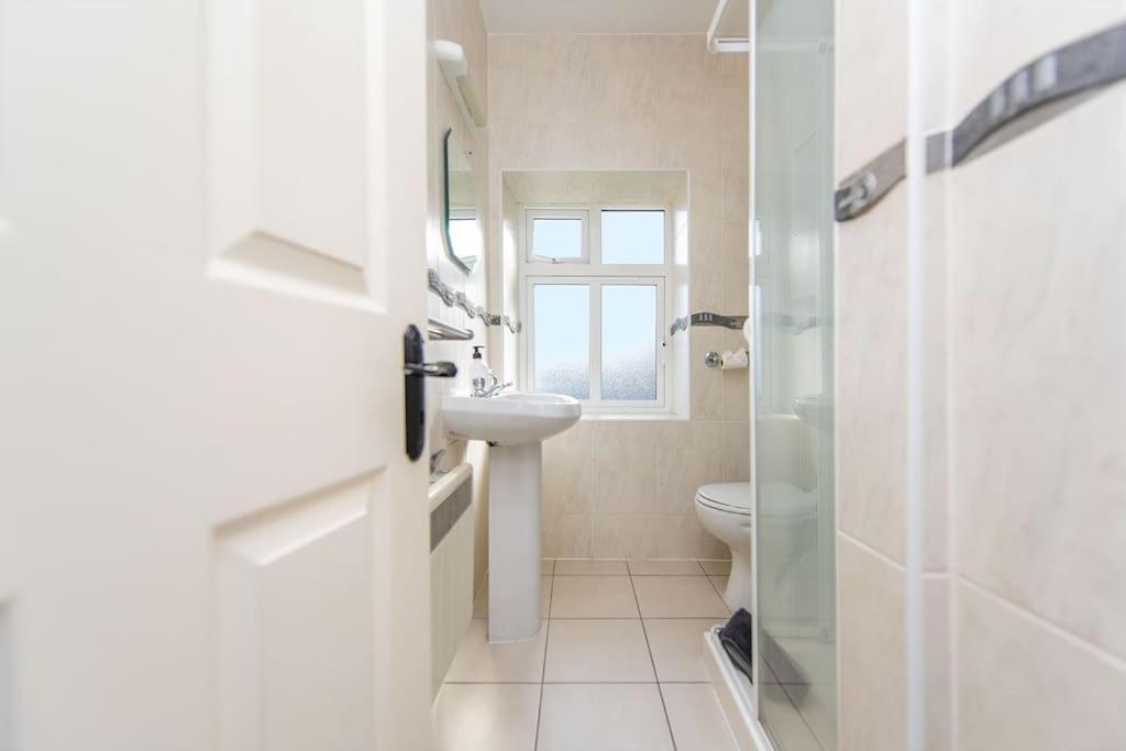 Clonbur House - Two Bedroom Village Apartment Galway Eksteriør billede