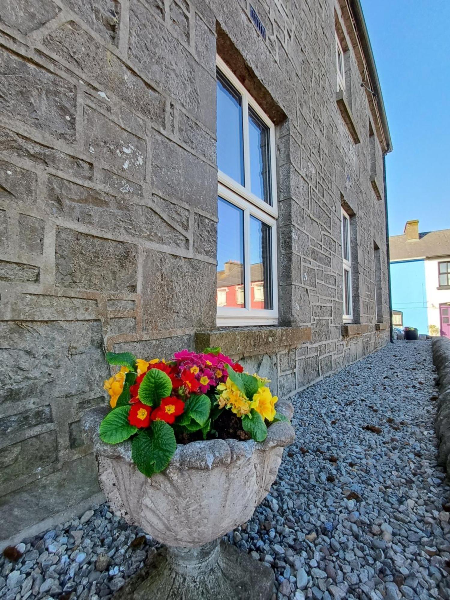 Clonbur House - Two Bedroom Village Apartment Galway Eksteriør billede